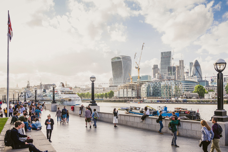 central-london-social-people-walking
